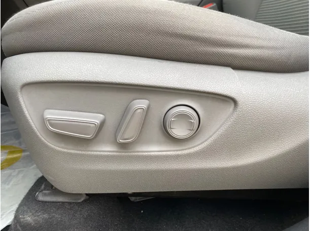 Car image 26