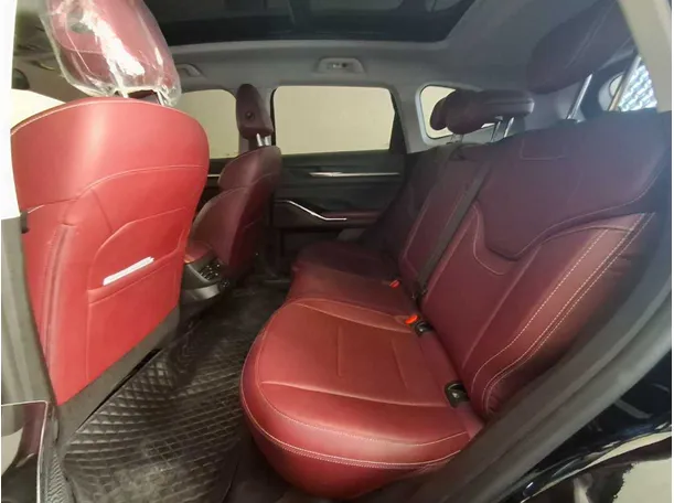 Car image 13