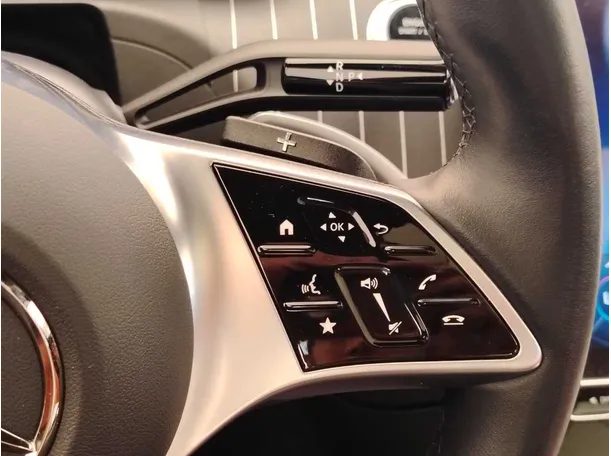 Car image 27