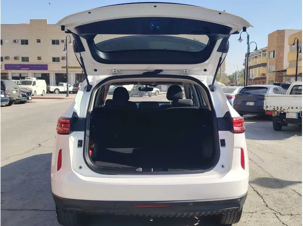 Car image 24