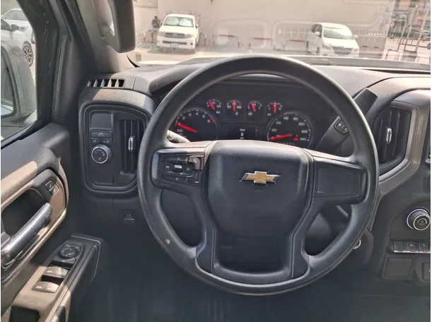 Car image 19