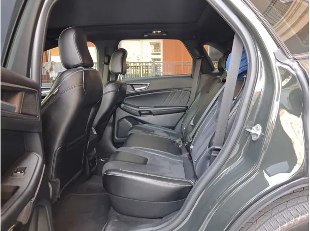 Car image 13