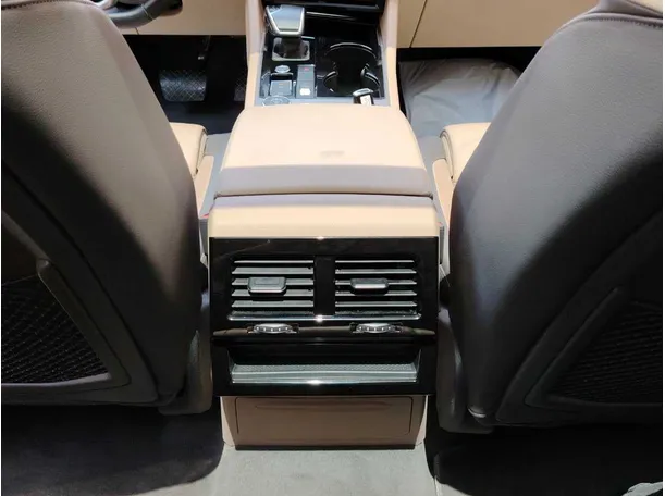 Car image 31