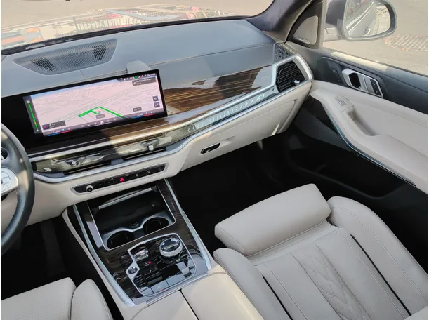 Car image 25