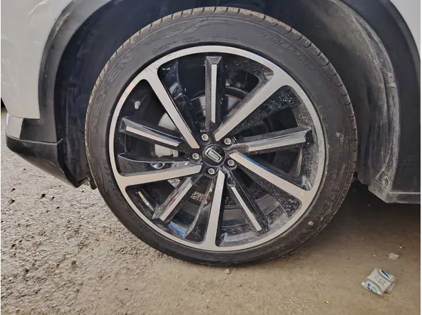Car image 10