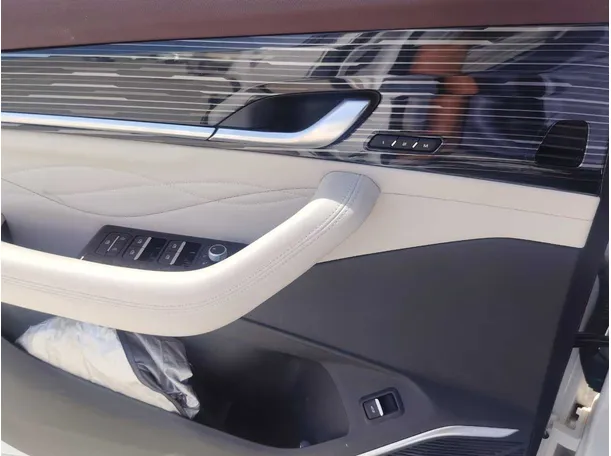 Car image 29
