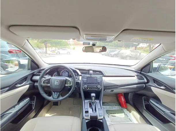 Car image 14