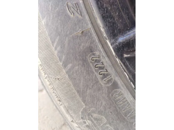 Car image 26
