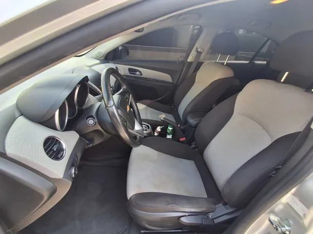 Car image 12