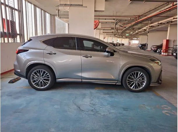 Car image 8