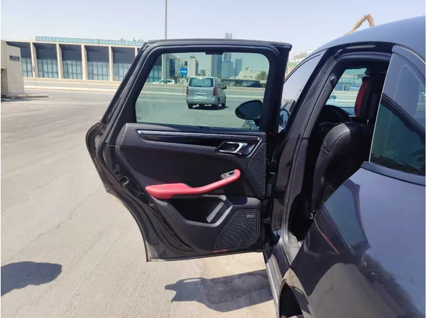 Car image 15
