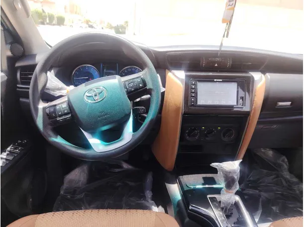 Car image 16