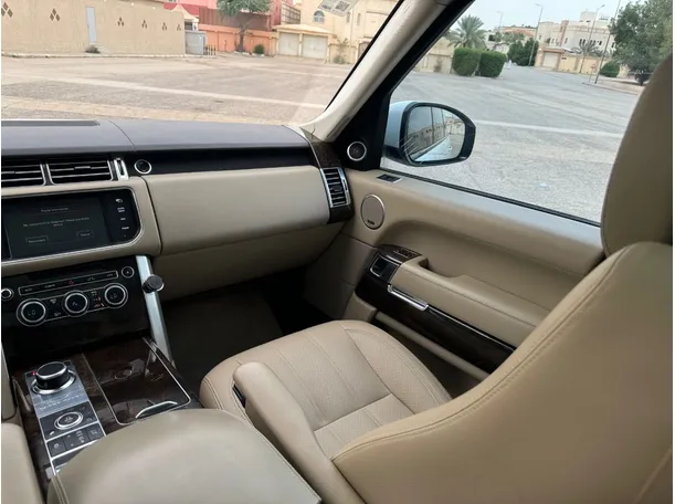 Car image 26