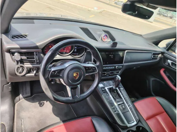 Car image 13