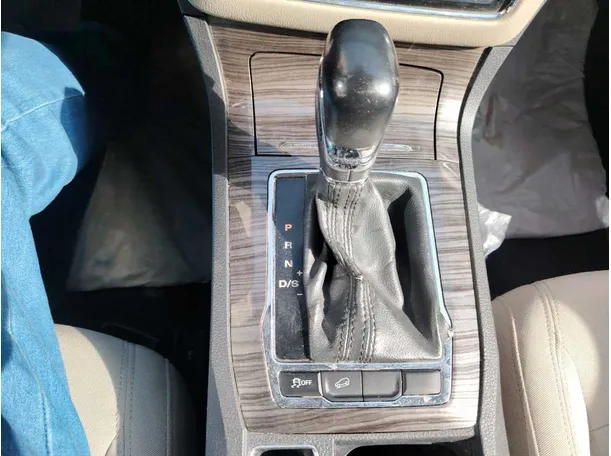 Car image 27