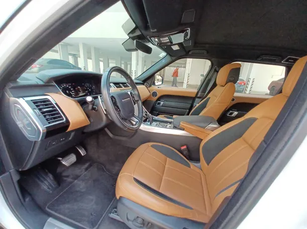 Car image 12