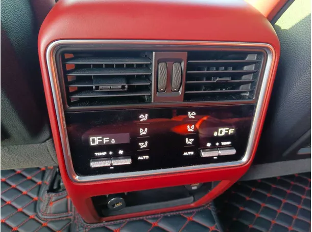 Car image 36