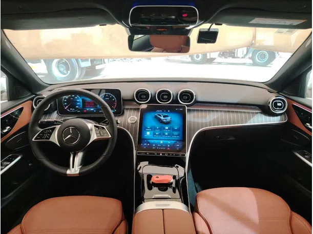 Car image 19