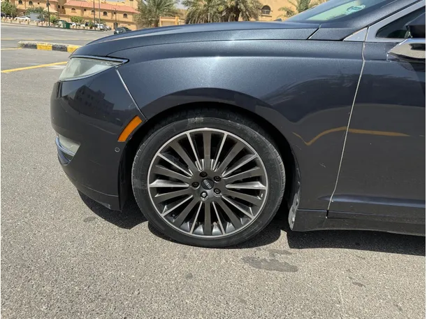 Car image 9