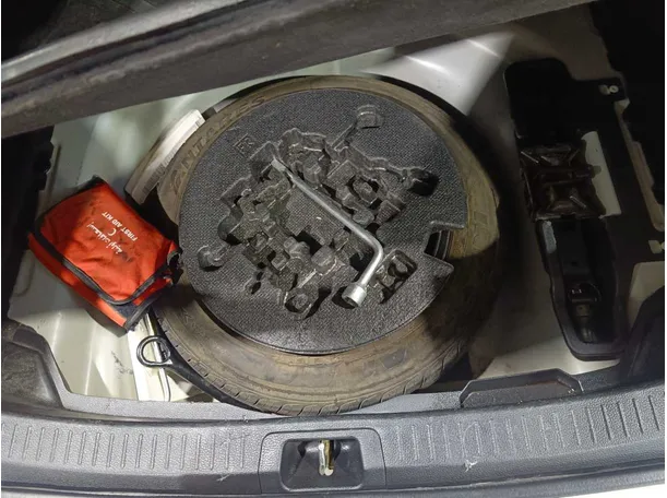 Car image 20