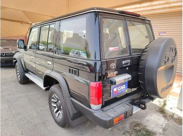 Car image 8