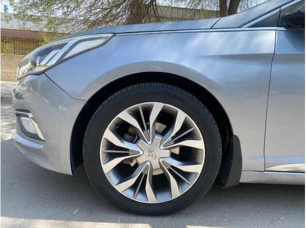 Car image 10