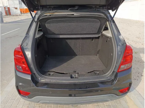 Car image 19