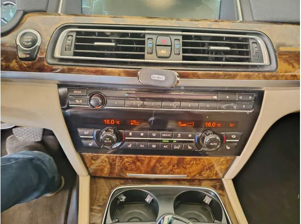 Car image 26