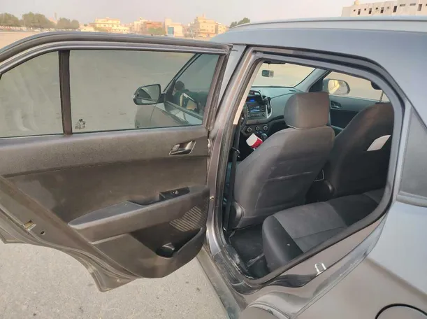 Car image 16