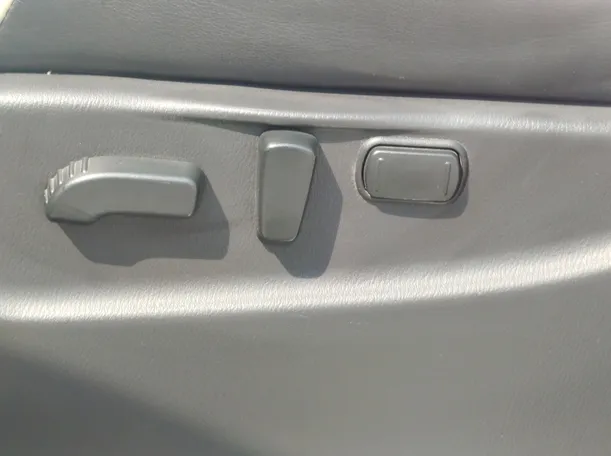 Car image 34