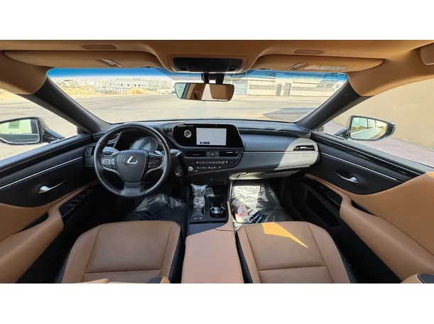Car image 15