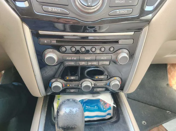 Car image 25