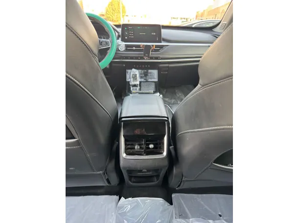 Car image 19