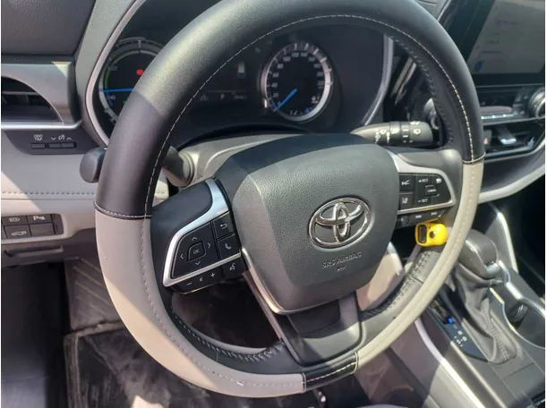 Car image 19