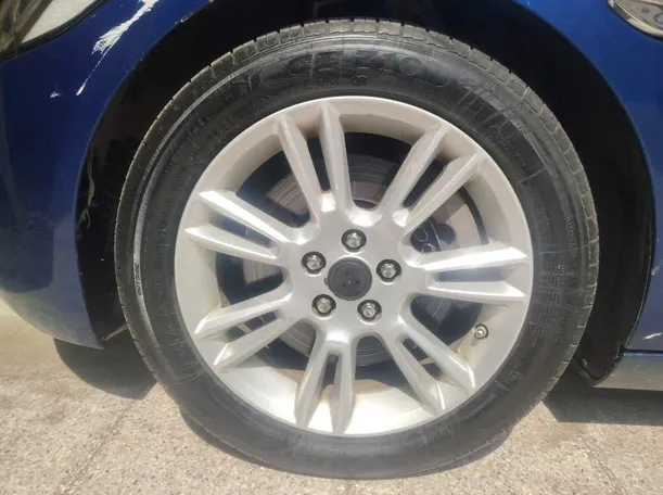 Car image 10