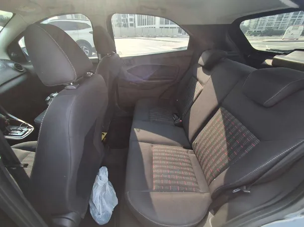 Car image 13
