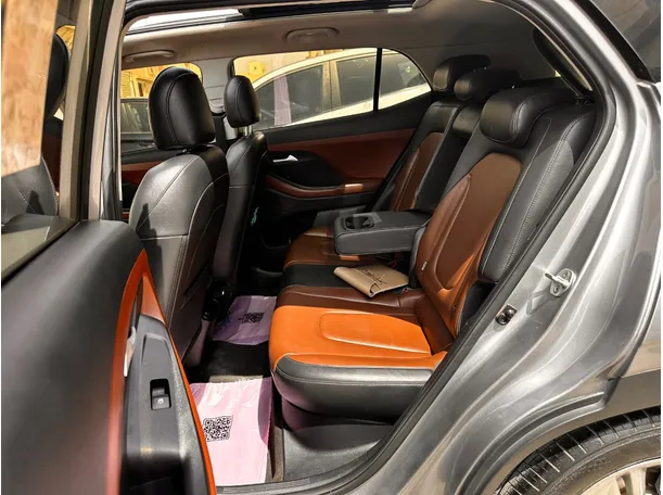 Car image 14