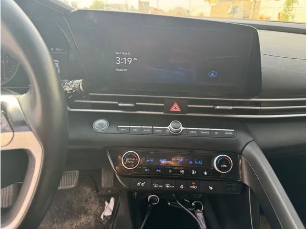 Car image 17