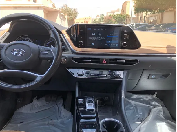 Car image 16