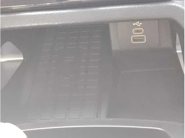 Car image 27