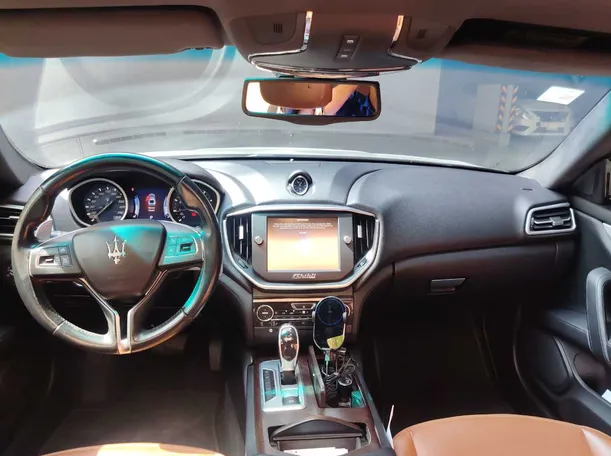 Car image 17