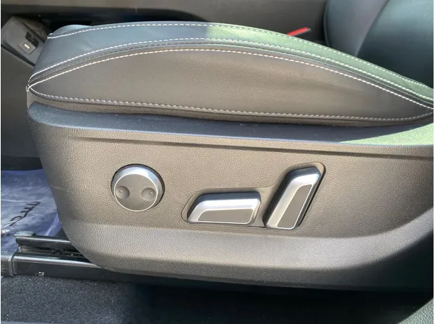 Car image 28