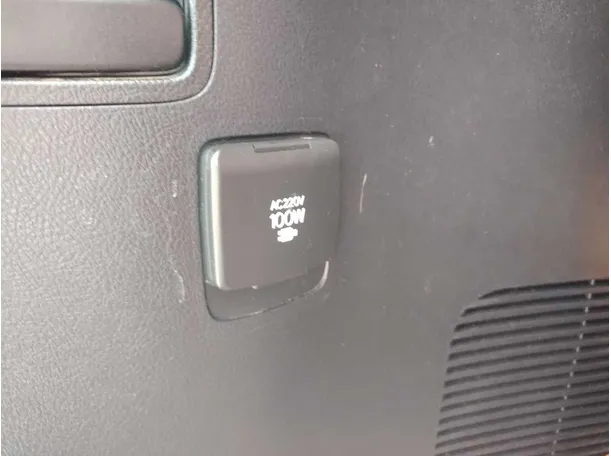 Car image 26