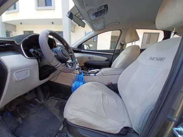 Car image 10