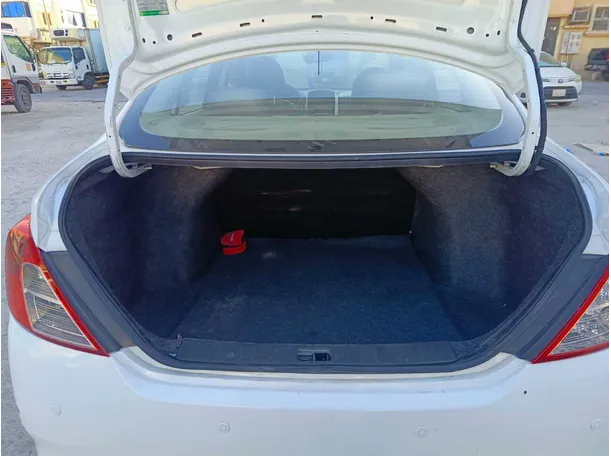 Car image 25