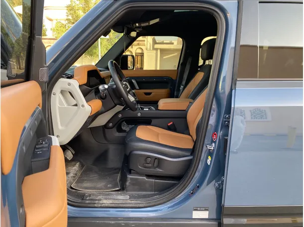 Car image 12
