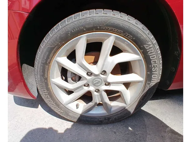 Car image 9