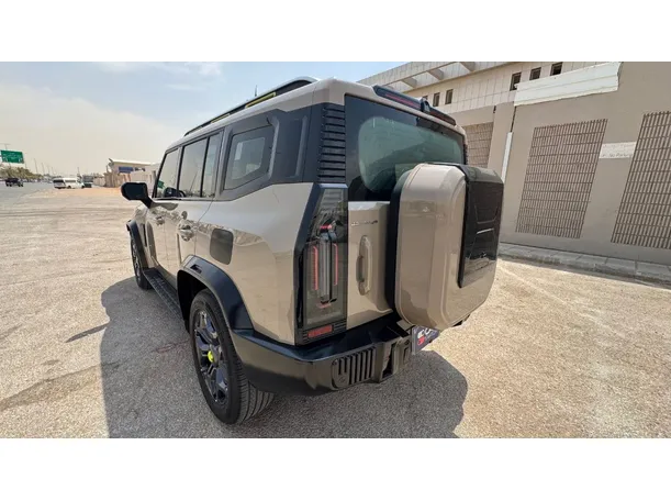 Car image 7