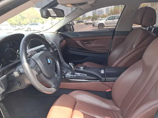Car image 12
