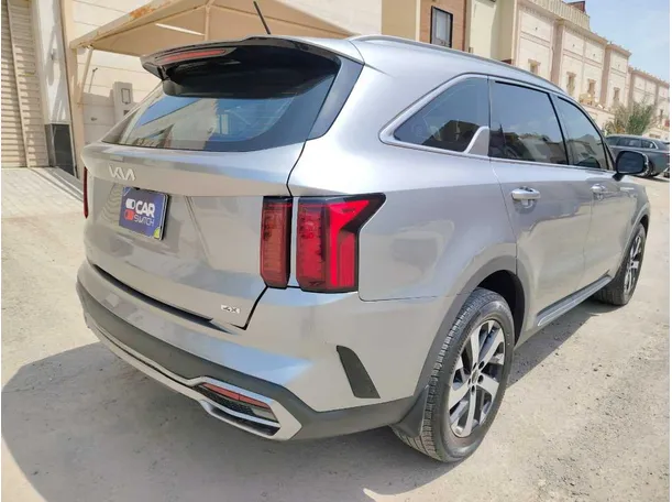 Car image 5